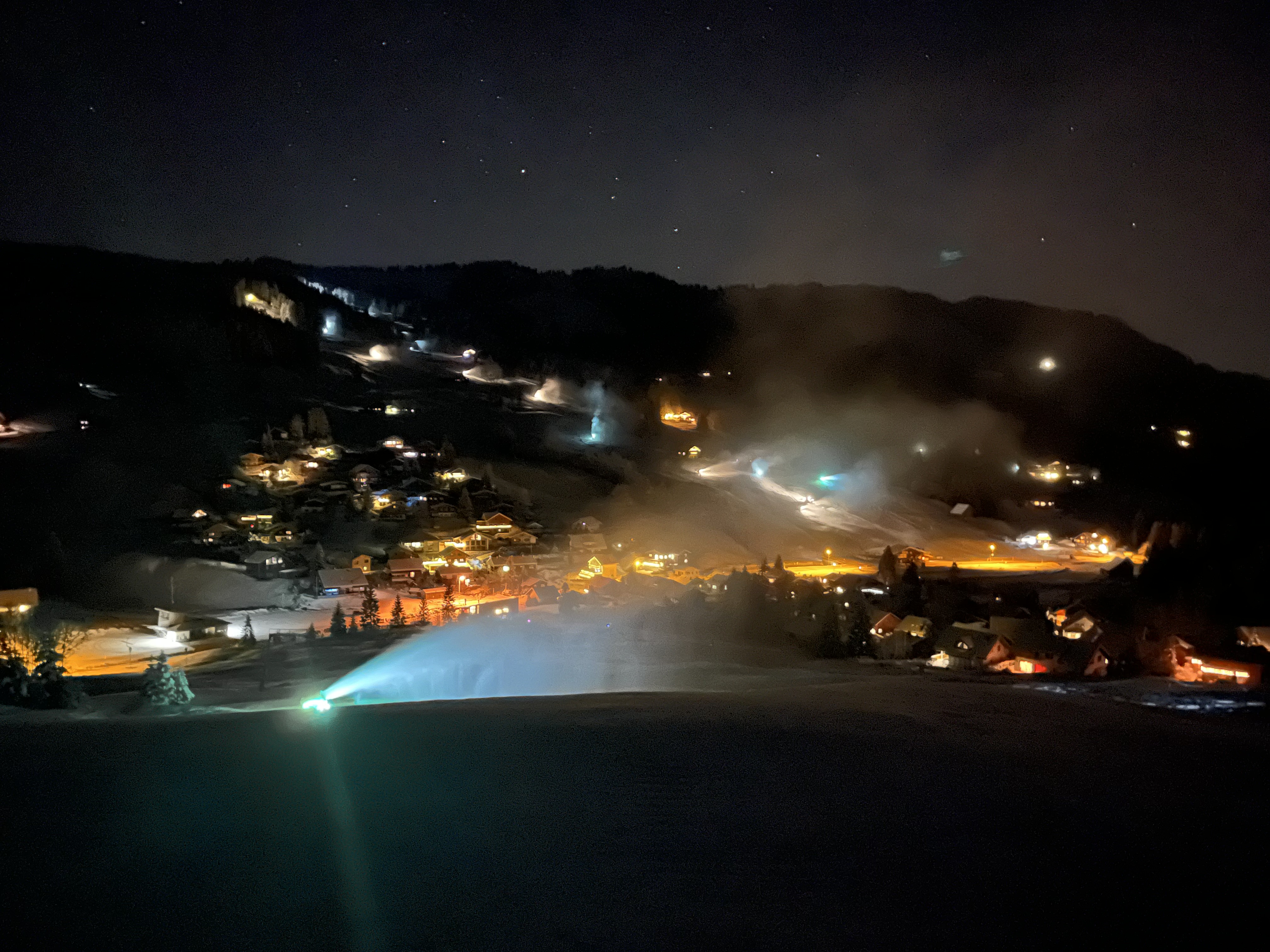 Beschneiung im Vollbetrieb